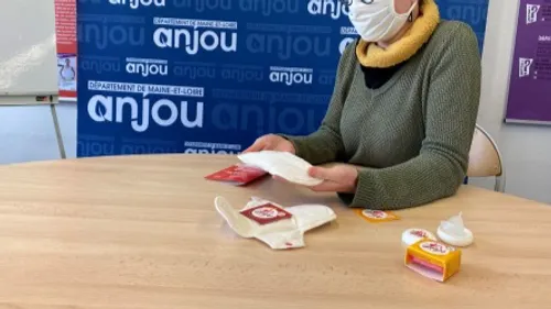 Des kits de protections hygiéniques remis aux collégiennes du...